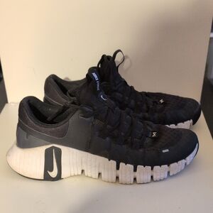 Nike Men's Black and White Flex Sneakers